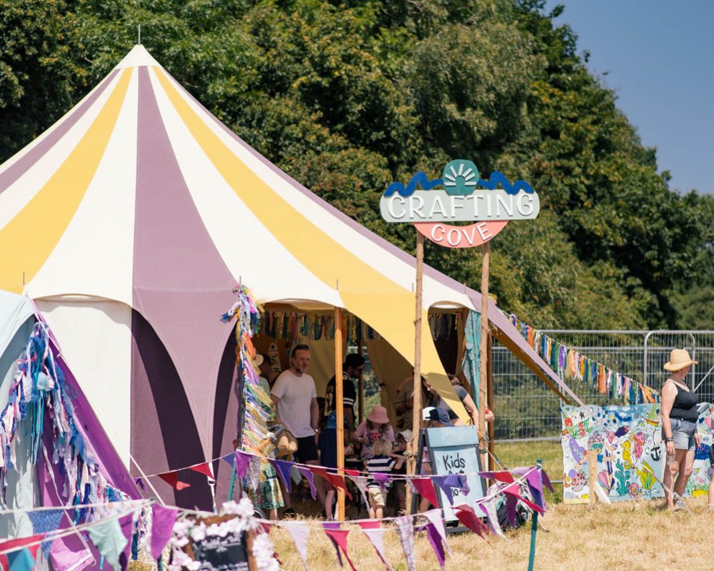 RockOyster2025_Day2_202507251309_CraftingCove_CaitlinMogridge