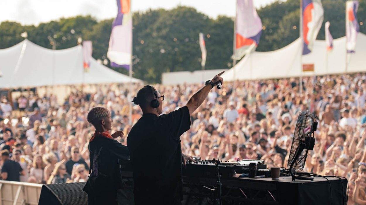 RockOyster2025_Day3_202507261826_GokWan,OysterStage_CaitlinMogridge